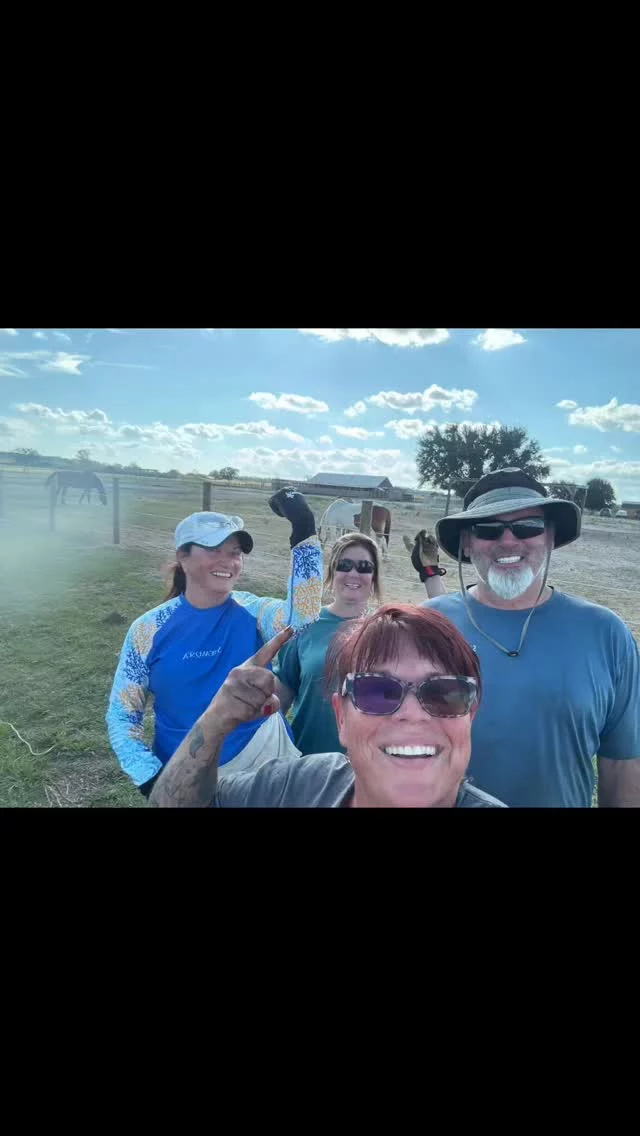 Steady work and shared purpose.

We are grateful for the volunteers who show up and help move this place forward 🤍

Happy Sunday

#sixteenhandshorsesanctuary
